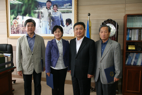 결산검사위원 위촉장 수여
