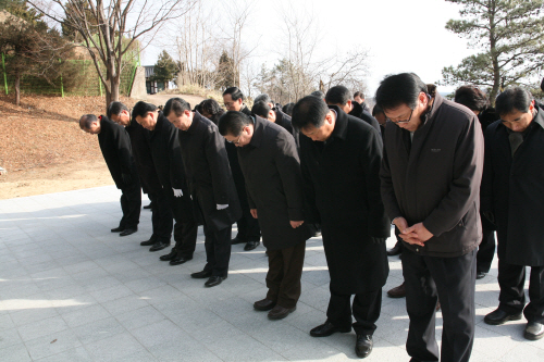 충열사 참배