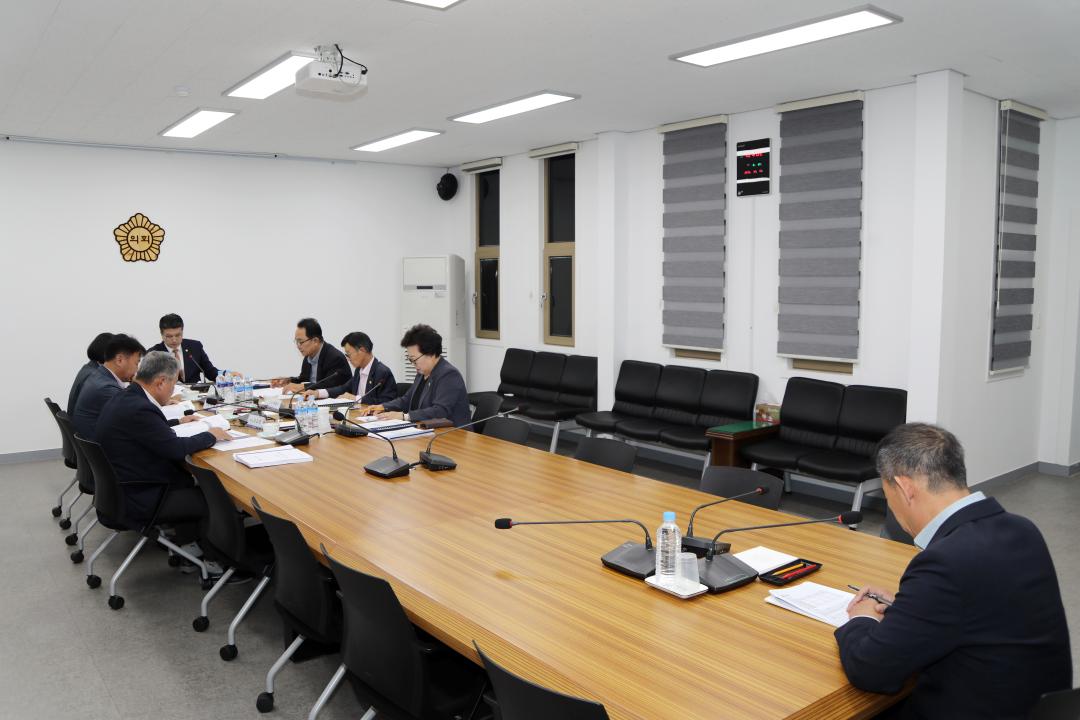 '집행부와의 의원간담회' 게시글의 사진(2) '2025-10-13 집행부와의 의원간담회(1층 회의실) (6) 복사.jpg'