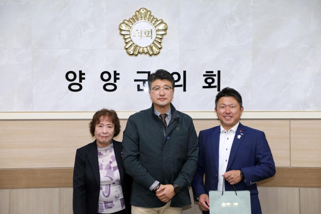'다이센정 축하사절단 의회방문' 게시글의 사진(4) '2025-10-10 다이센정 축하사절단 의회방문(의장실) (78) 복사.jpg'