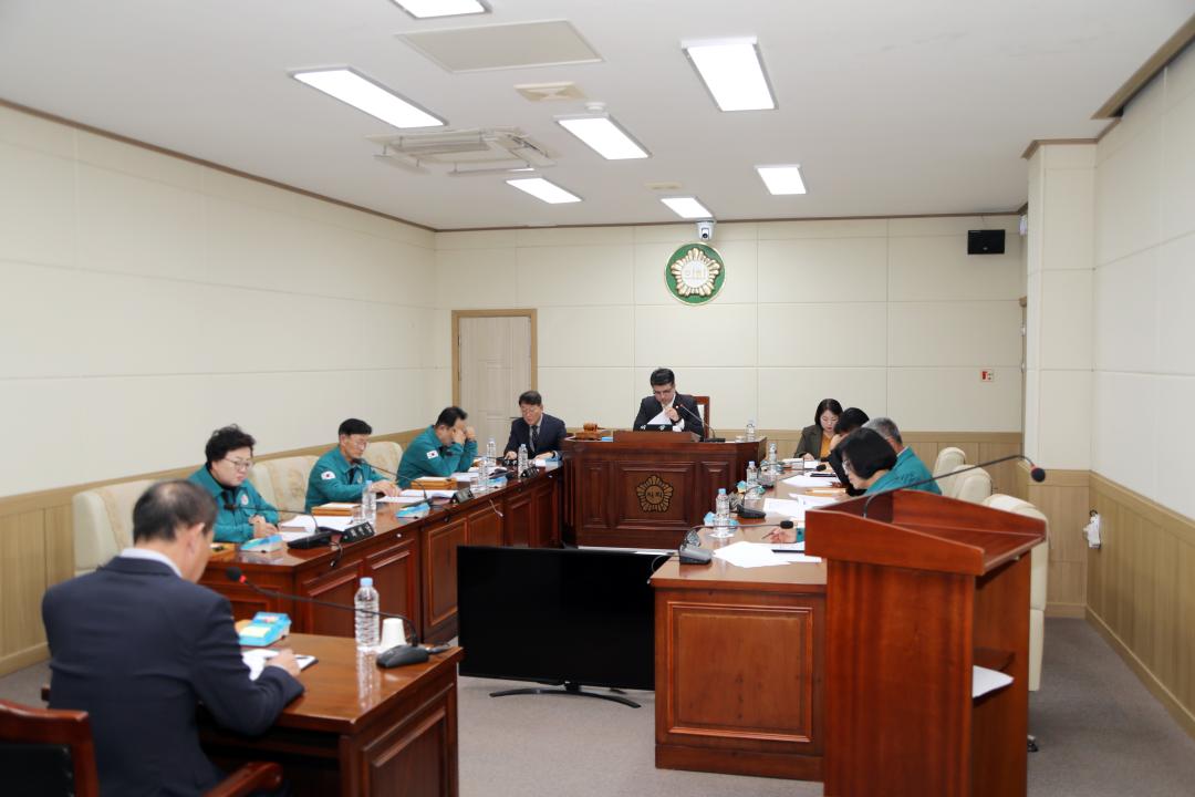'집행부와의 의원간담회' 게시글의 사진(2) '2025-10-29 집행부와의 의원간담회(소회의실) (11) 복사.jpg'