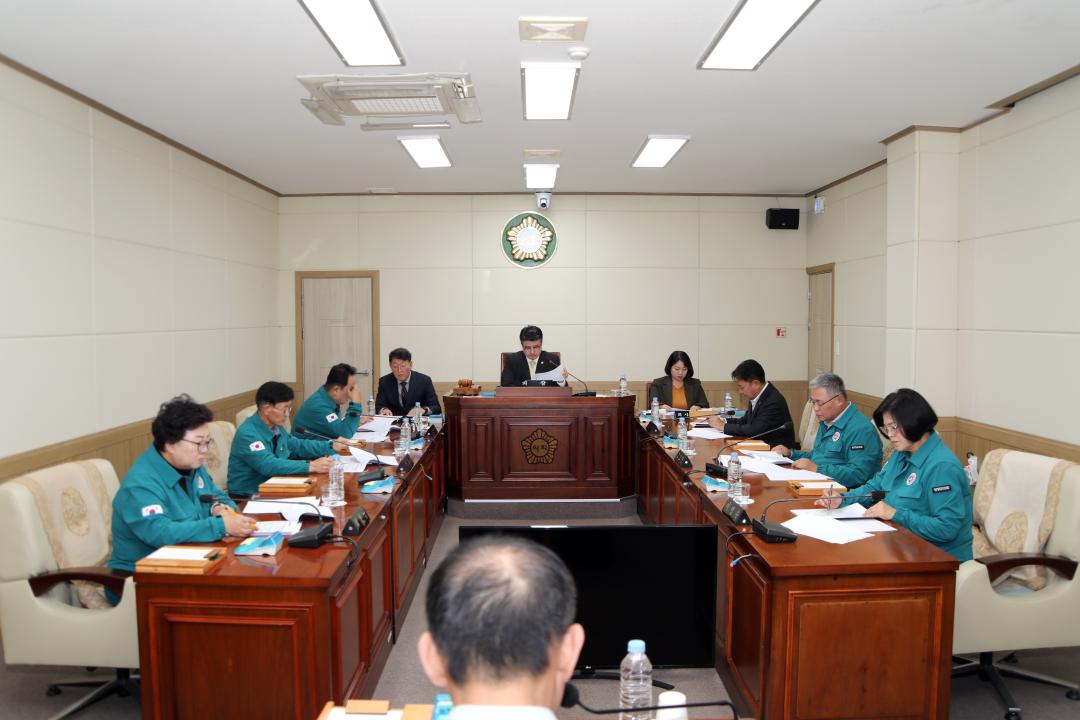 '집행부와의 의원간담회' 게시글의 사진(3) '2025-10-29 집행부와의 의원간담회(소회의실) (17) 복사.jpg'