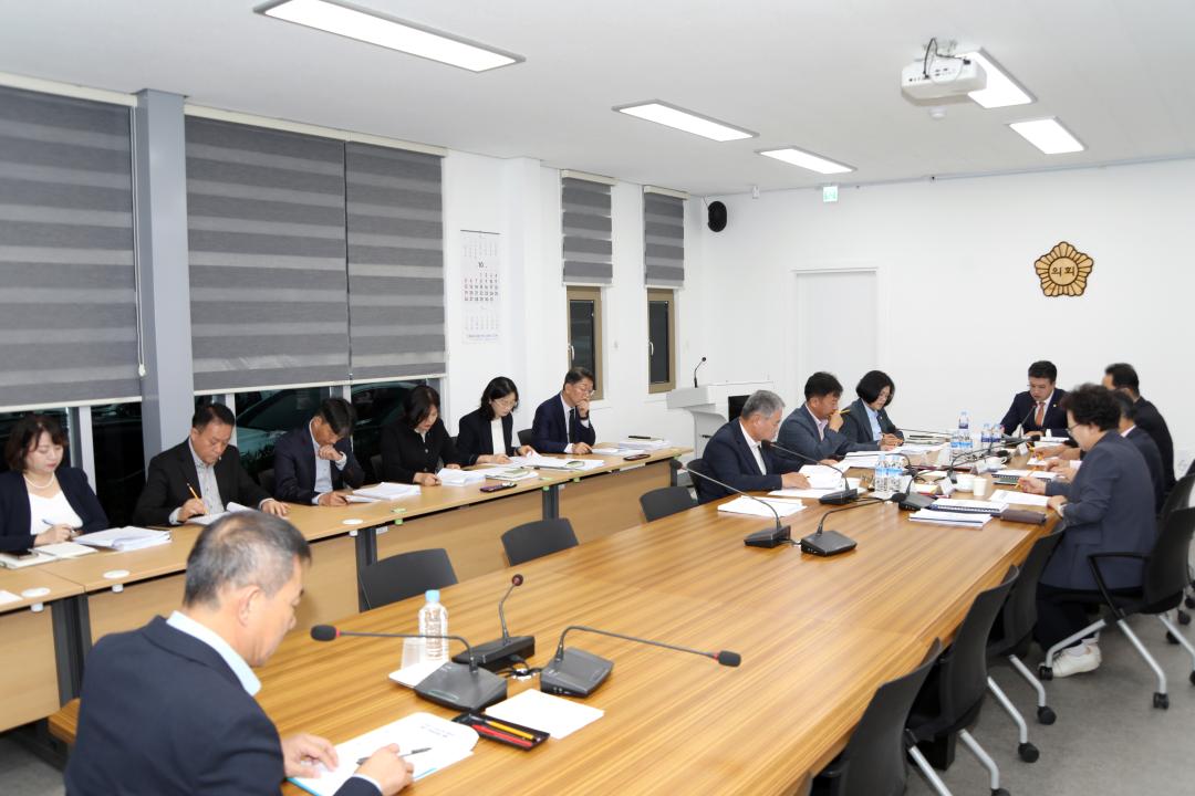 '집행부와의 의원간담회' 게시글의 사진(1) '2025-10-13 집행부와의 의원간담회(1층 회의실) (1) 복사.jpg'