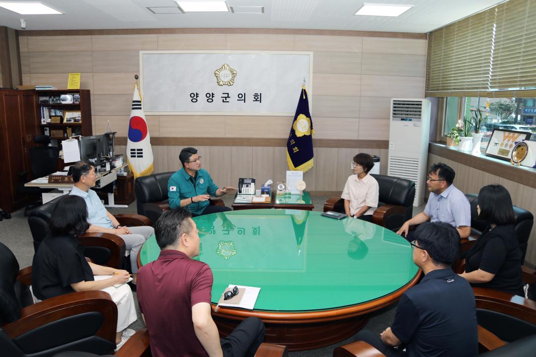 '한국농어촌공사 영북지사장 방문 간담회' 게시글의 사진(1) '2025-07-24 한국농어촌공사 영북지사장 방문 간담회(의장실) (1).jpg'