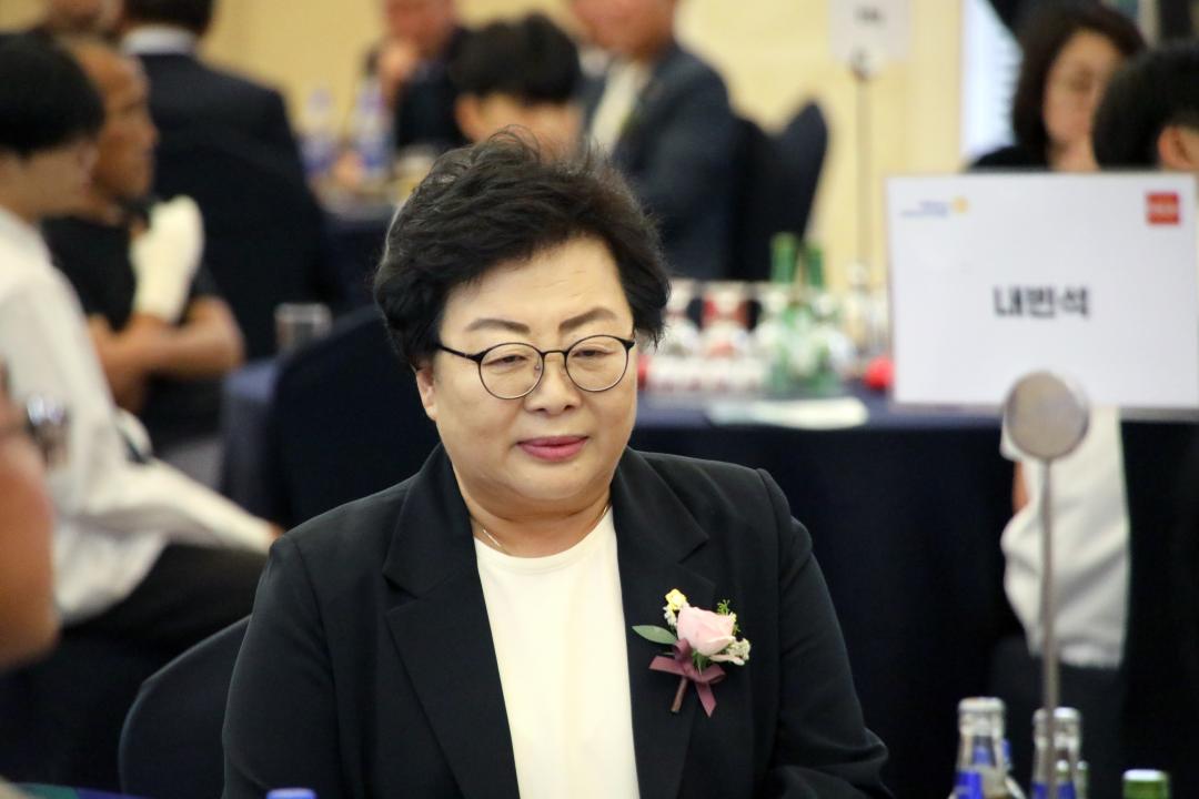 '양양현산 로타리클럽 제35대~제36대회장 이취임식' 게시글의 사진(3) '2025-07-05 양양현산 로타리클럽 제35대~제36대회장 이취임식(쏠비치) (3).jpg'