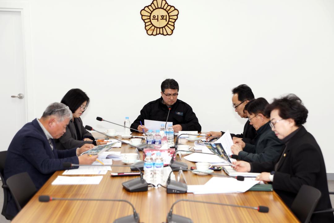 '집행부와의 의원간담회' 게시글의 사진(3) '2026-03-09 집행부와의 의원간담회(1층 회의실) (3).jpg'