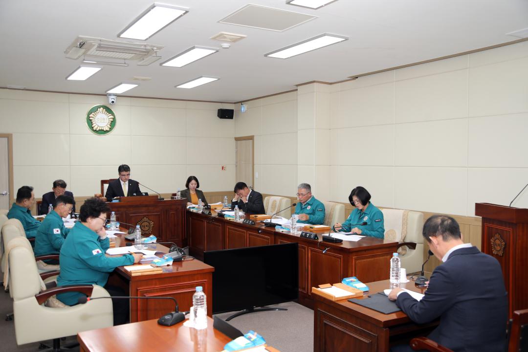 '집행부와의 의원간담회' 게시글의 사진(1) '2025-10-29 집행부와의 의원간담회(소회의실) (6) 복사.jpg'