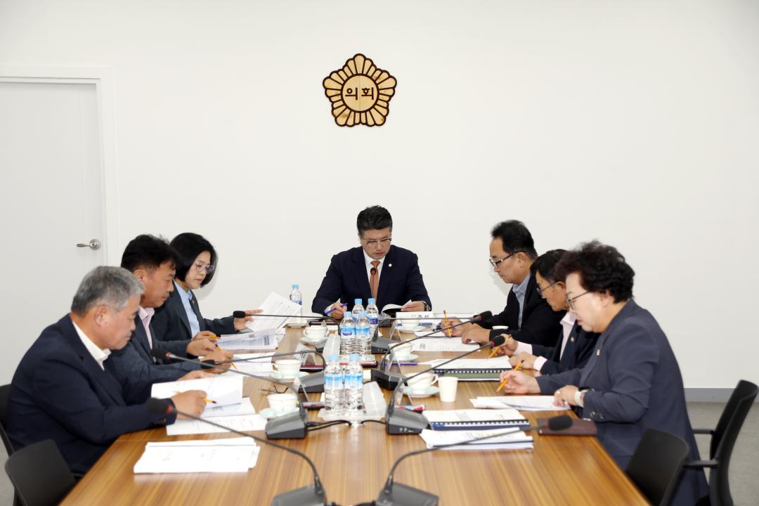 '집행부와의 의원간담회' 게시글의 사진(3) '2025-10-13 집행부와의 의원간담회(1층 회의실) (14) 복사.jpg'