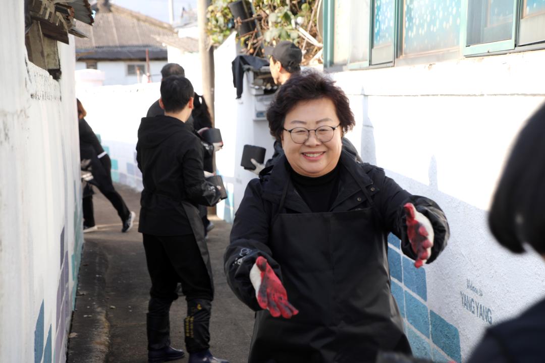 '양양군의회 연탄나눔 행사' 게시글의 사진(5) '2025-11-05 양양군의회 연탄나눔 행사(저소득층 2가구) (104) 복사.jpg'
