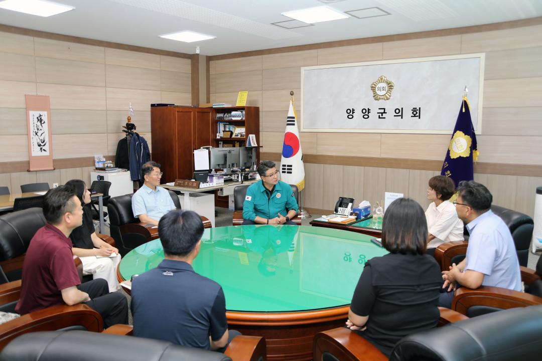 '한국농어촌공사 영북지사장 방문 간담회' 게시글의 사진(2) '2025-07-24 한국농어촌공사 영북지사장 방문 간담회(의장실) (2).jpg'