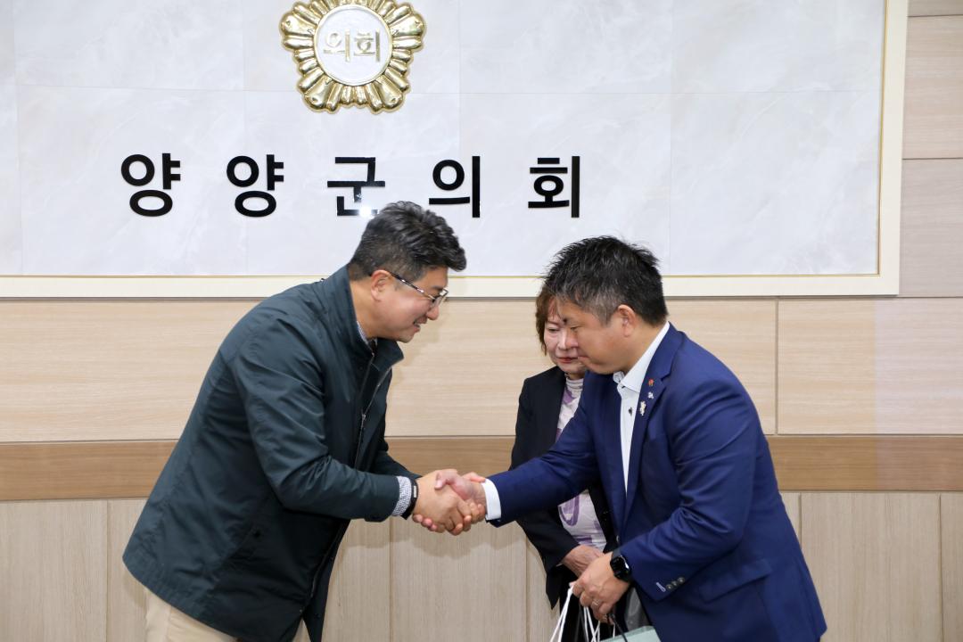 '다이센정 축하사절단 의회방문' 게시글의 사진(3) '2025-10-10 다이센정 축하사절단 의회방문(의장실) (61) 복사.jpg'