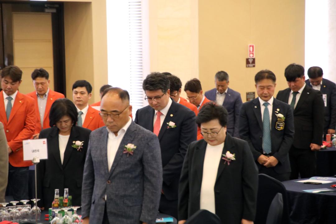 '양양현산 로타리클럽 제35대~제36대회장 이취임식' 게시글의 사진(2) '2025-07-05 양양현산 로타리클럽 제35대~제36대회장 이취임식(쏠비치) (2).jpg'