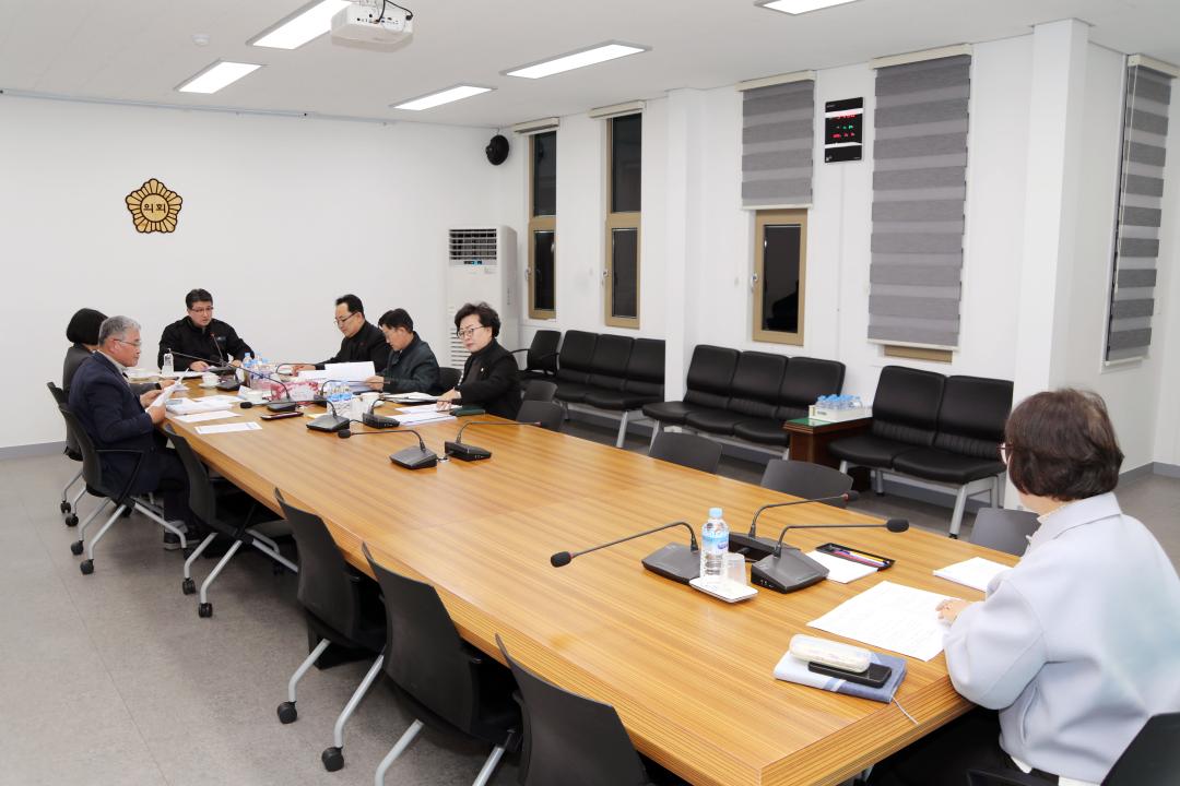 '집행부와의 의원간담회' 게시글의 사진(2) '2026-03-09 집행부와의 의원간담회(1층 회의실) (2).jpg'