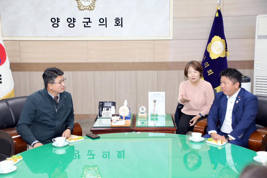 '다이센정 축하사절단 의회방문' 게시글의 사진(1) '2025-10-10 다이센정 축하사절단 의회방문(의장실) (49) 복사.jpg'