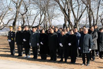 신년충혼탑 참배