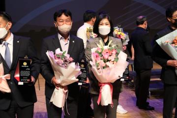 강원의정봉사상 수상(박봉균, 이명숙 의원)