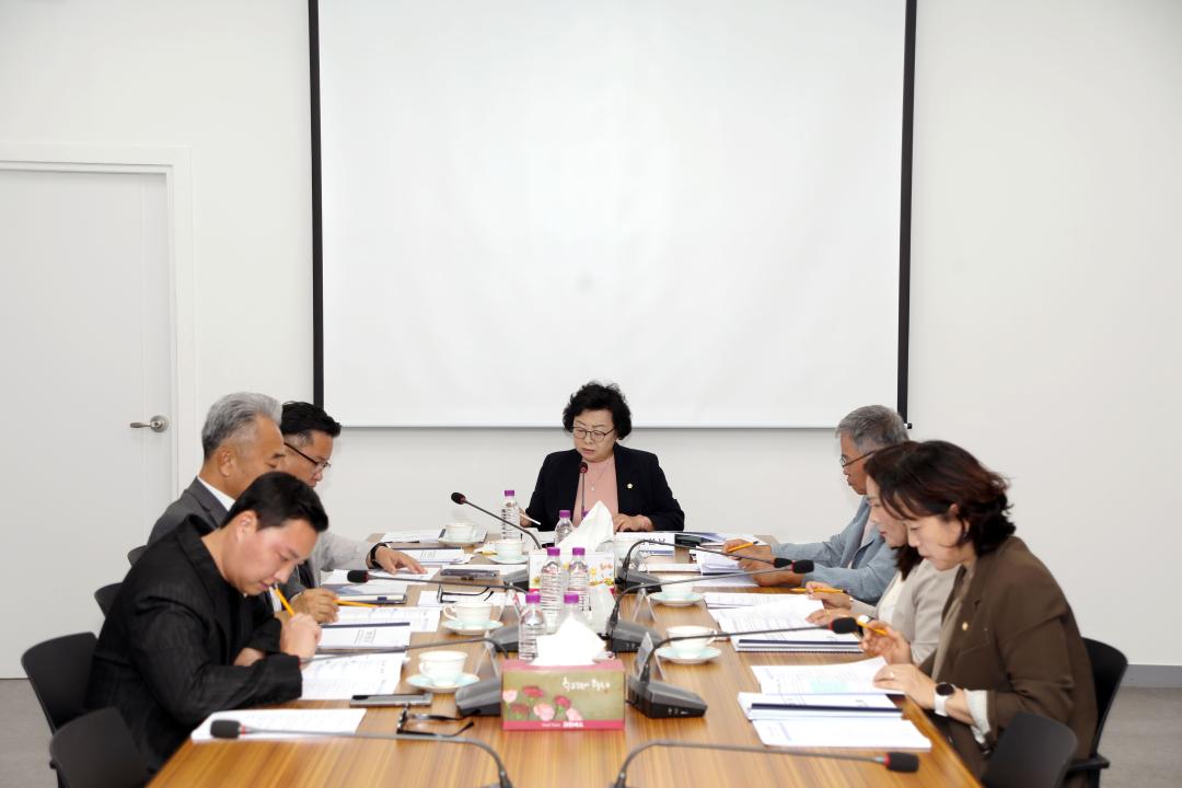 '집행부와의 의원 간담회 개최' 게시글의 사진(1) '2026-09-14 집행부와의 의원간담회(1층 회의실) (3).jpg'